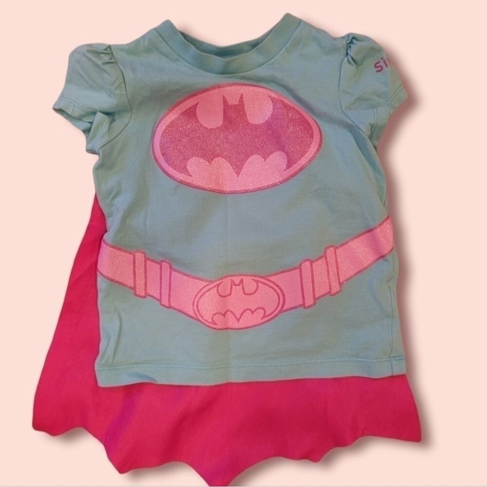 𝅺six Flags girls batman tshirt